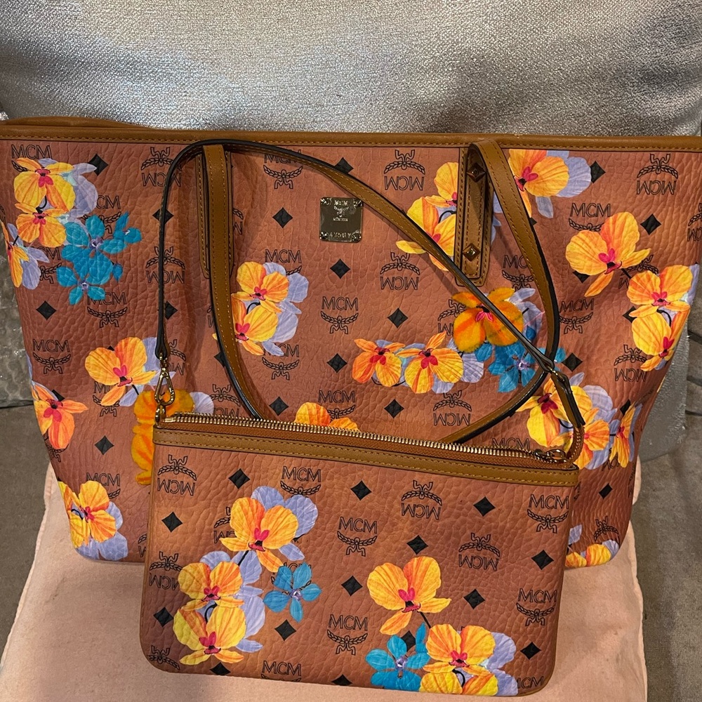 MCM VISETOS FLORAL TOTE